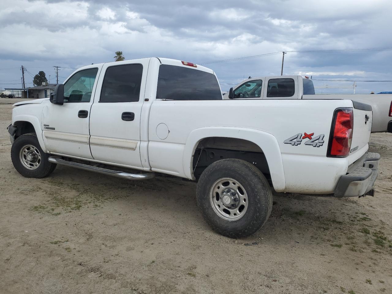 2007 Chevrolet Silverado - Image 2