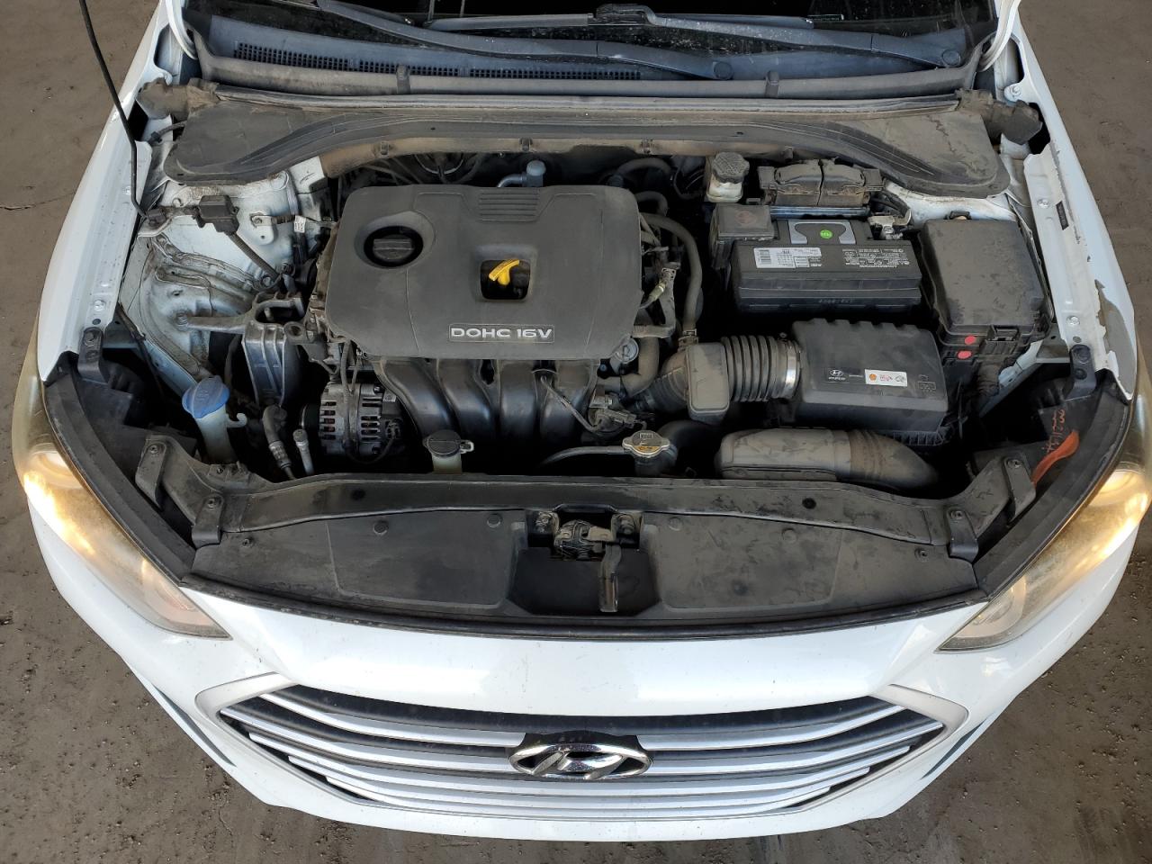 2017 Hyundai Elantra - Image 11