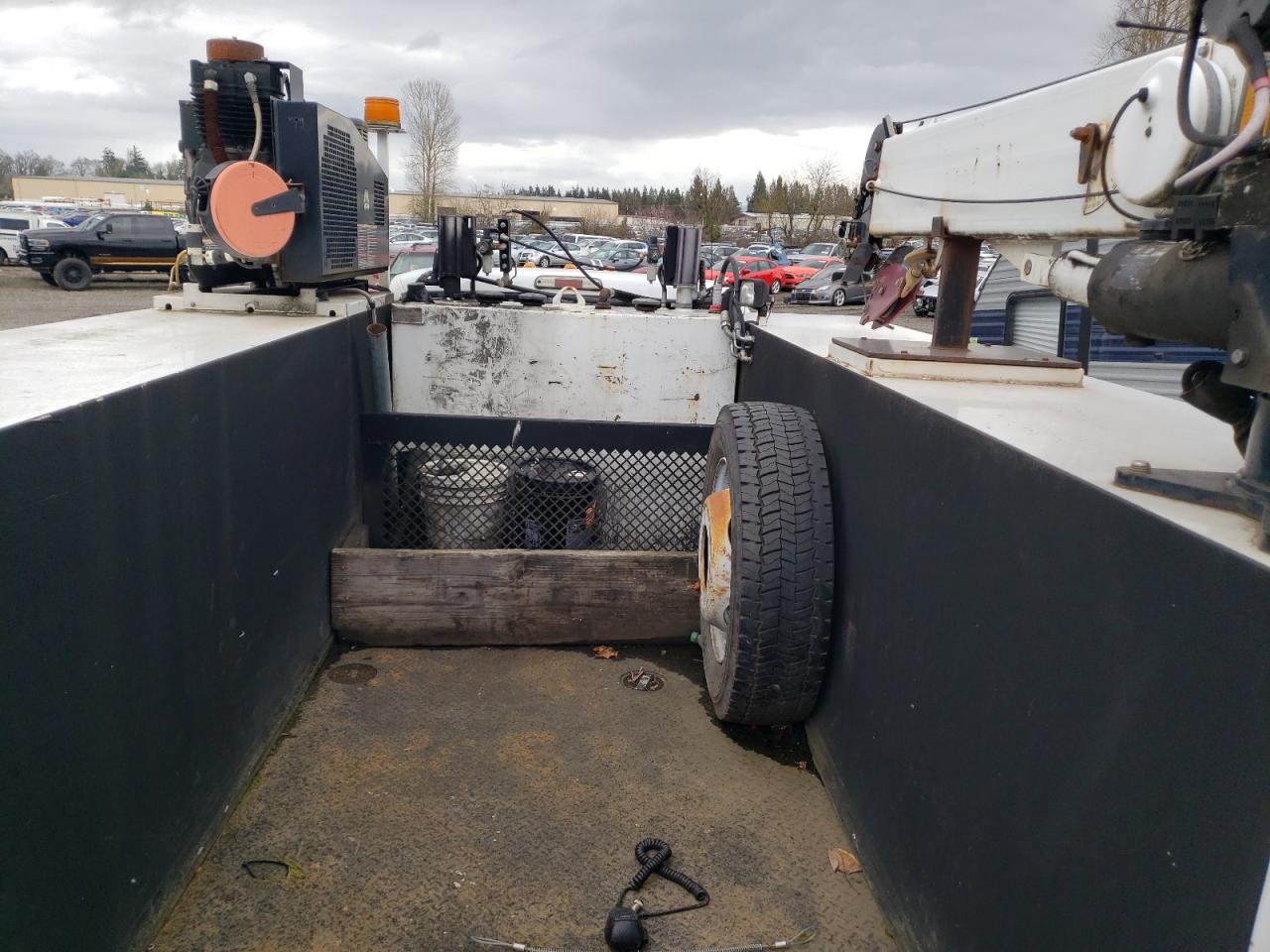 2012 Ford F550 - Image 11