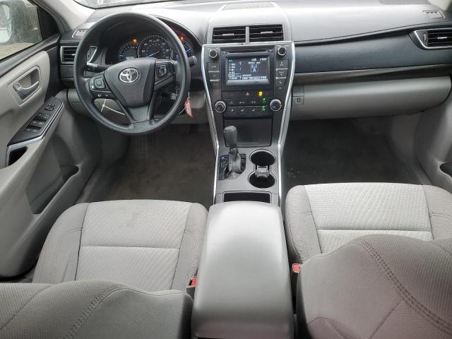 Sedans TOYOTA CAMRY 2015 Srebrny