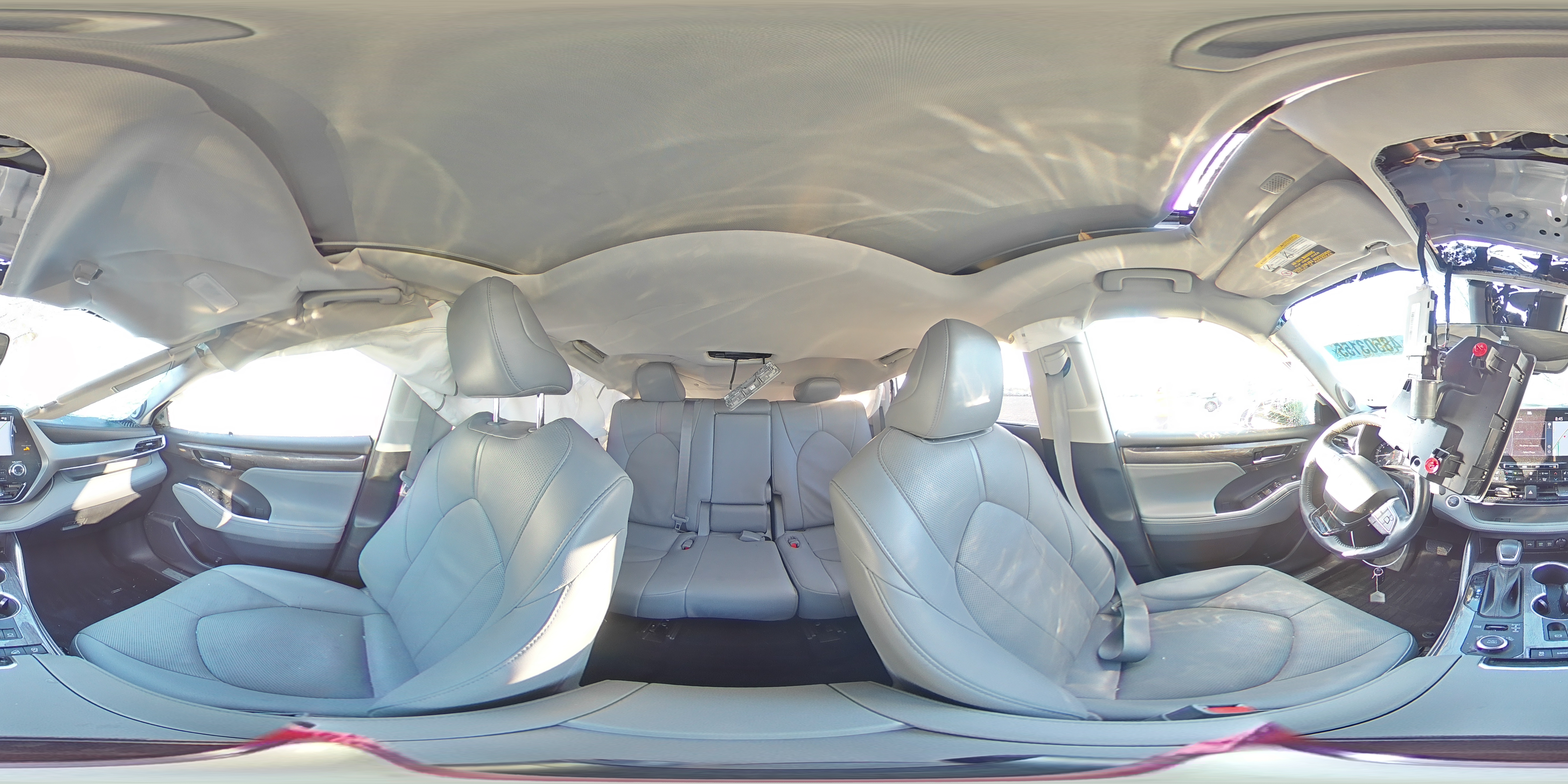 2021 Toyota Highlander - Image 12