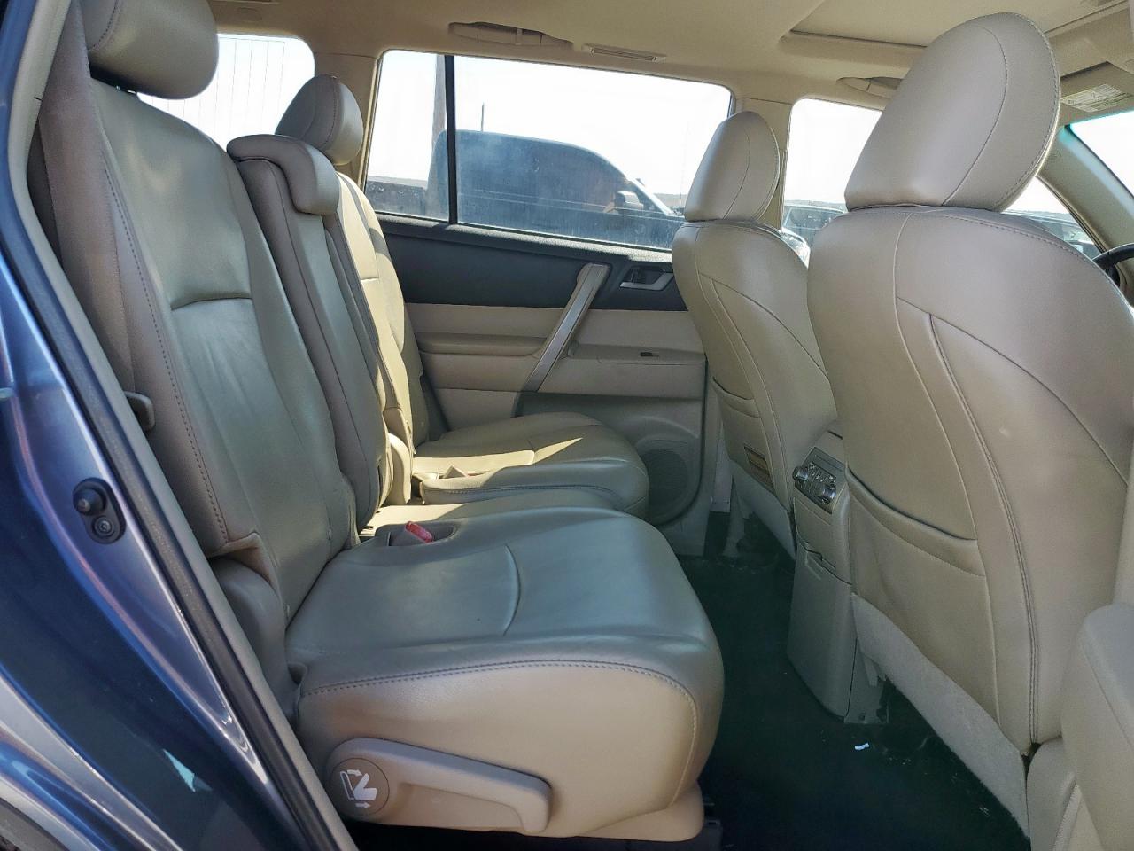 2011 Toyota Highlander - Image 10