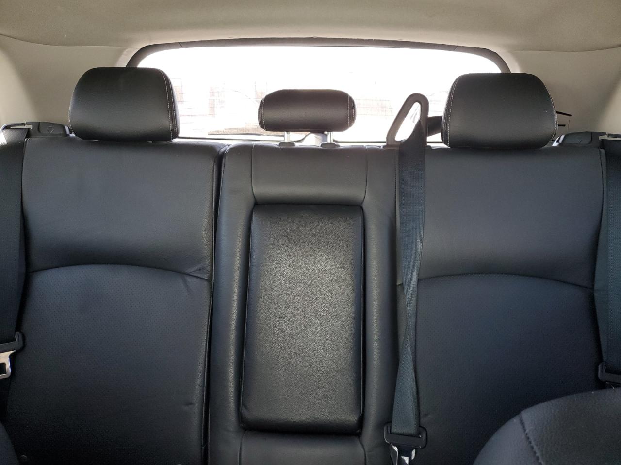 2015 Mitsubishi Outlander - Image 10