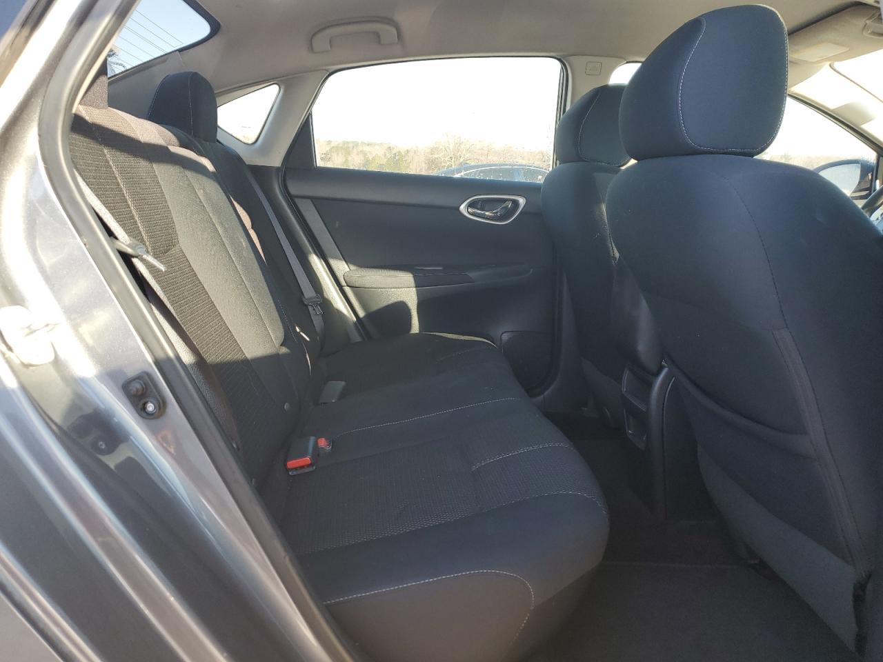 2015 Nissan Sentra - Image 10