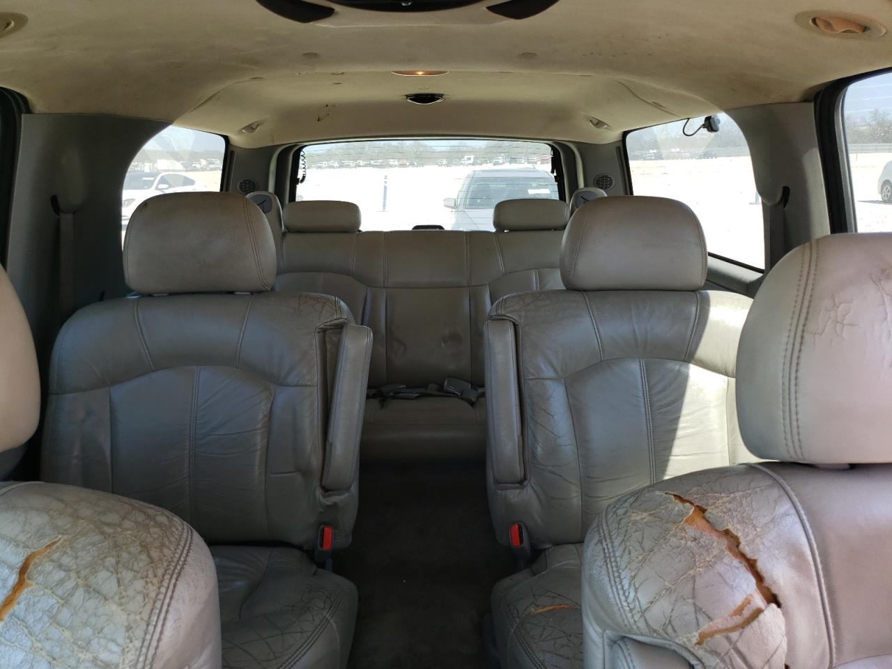 2001 Chevrolet Suburban - Image 10