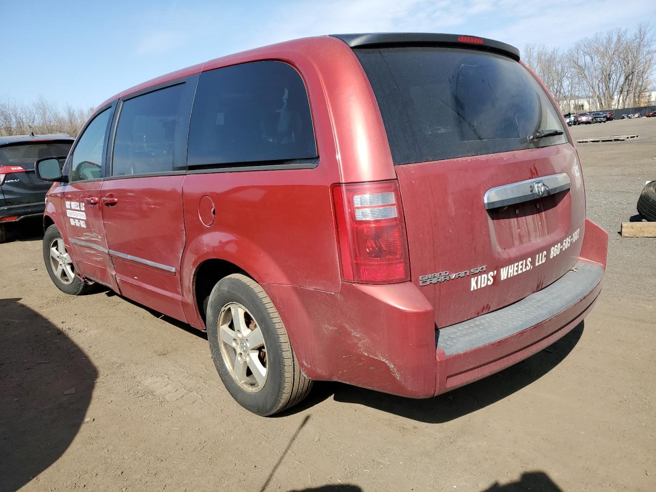 2008 Dodge Caravan - Image 2