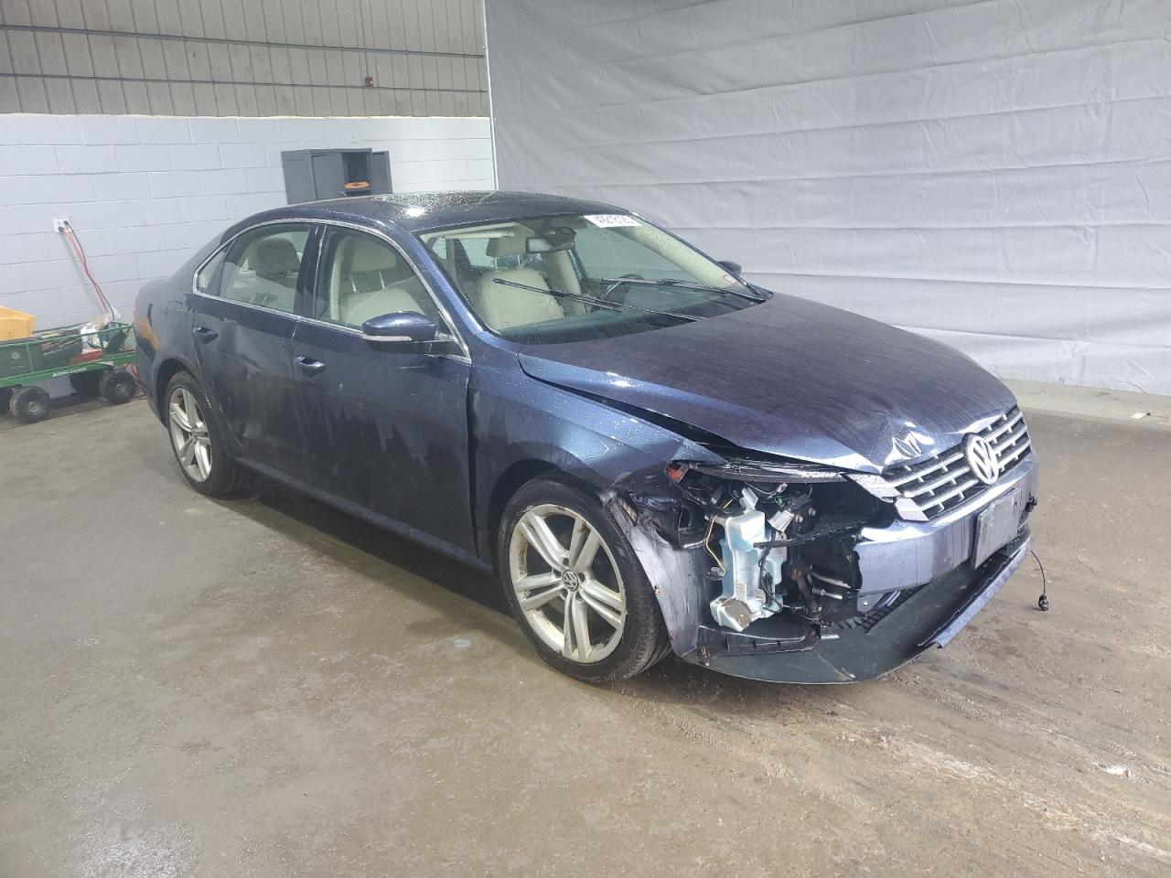 2014 Volkswagen Passat - Image 4