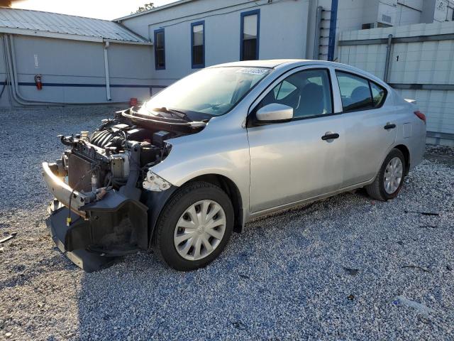  NISSAN VERSA 2017 Srebrny