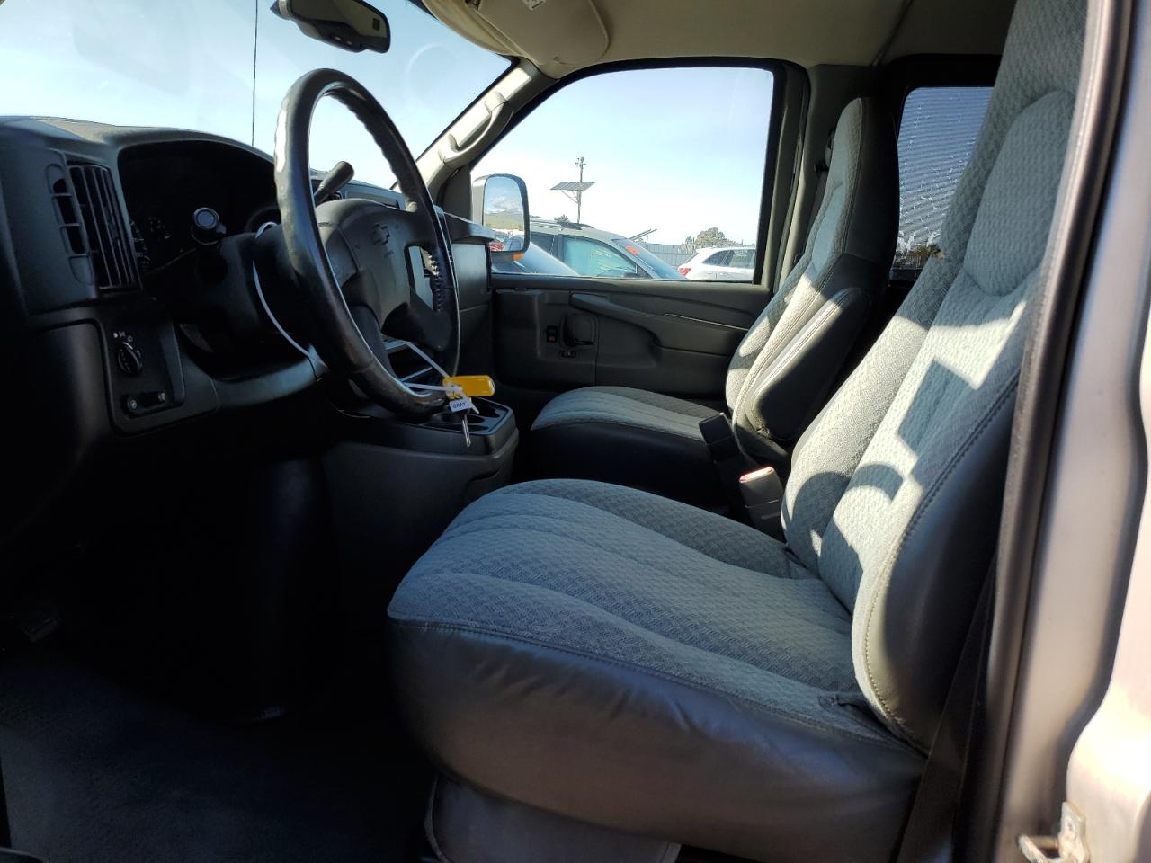 2005 Chevrolet Express - Image 7