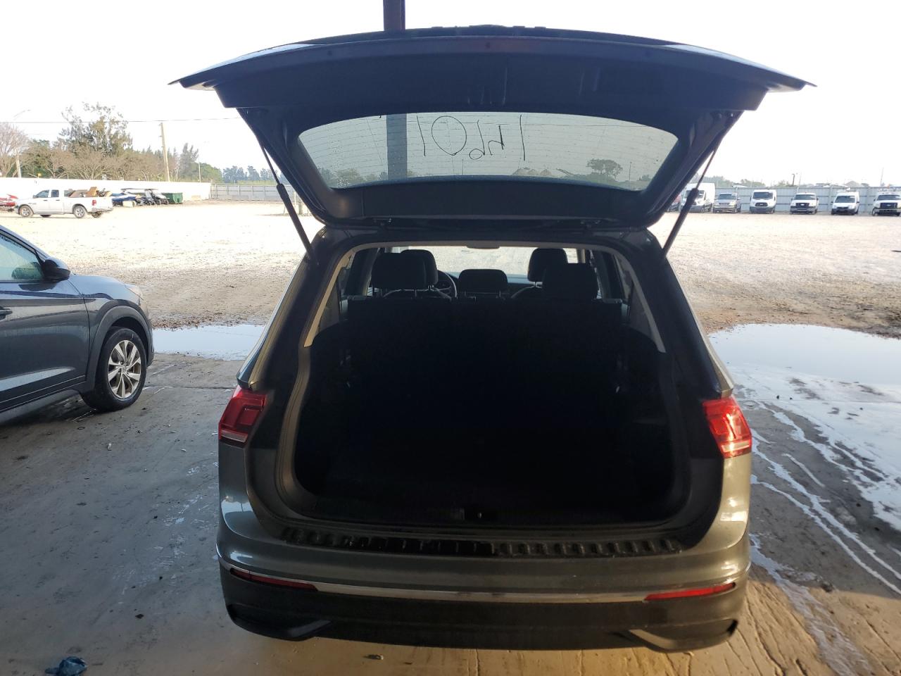 2024 Volkswagen Tiguan - Image 6
