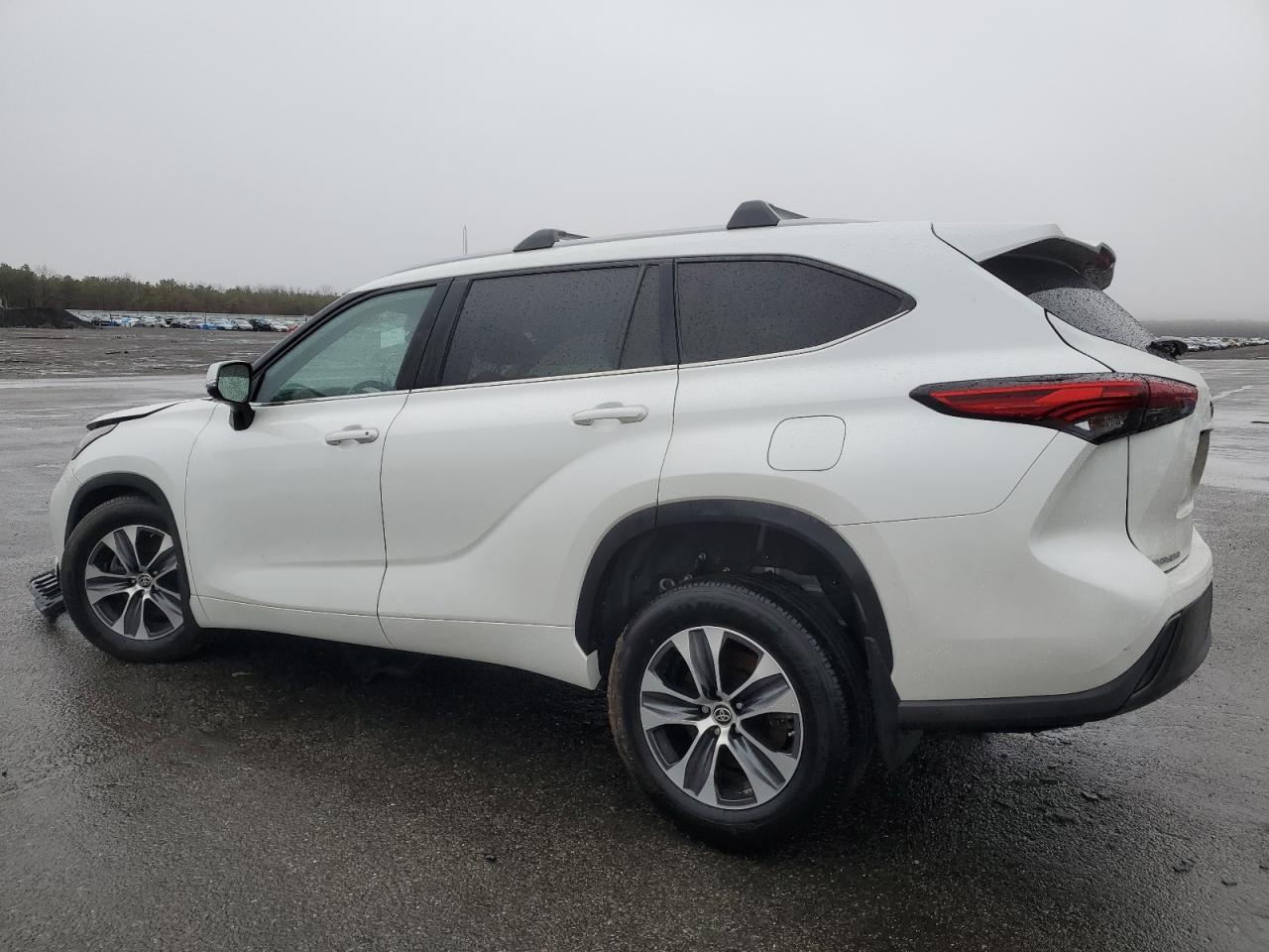 2023 Toyota Highlander - Image 2