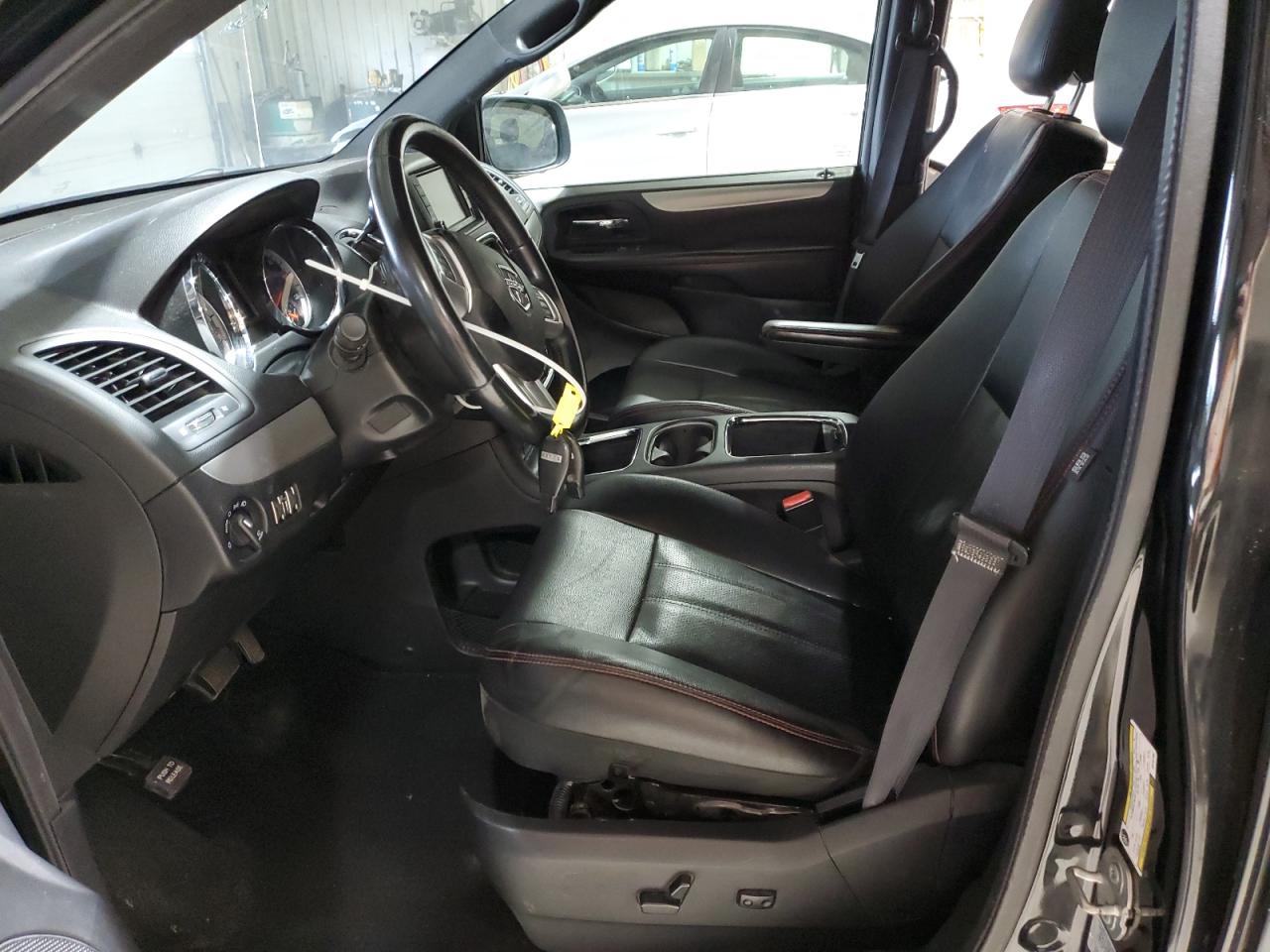 2016 Dodge Caravan - Image 7
