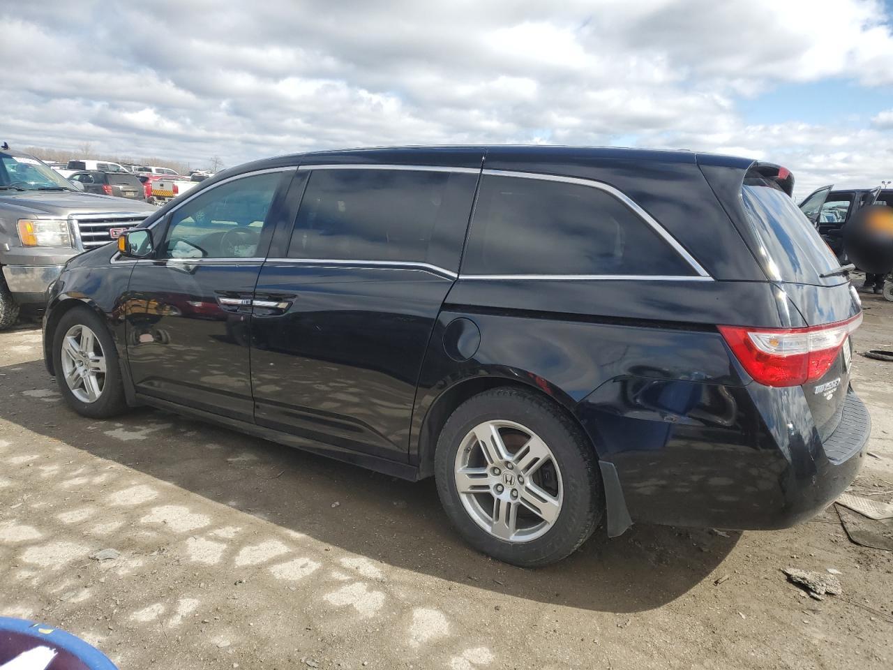 2011 Honda Odyssey - Image 2