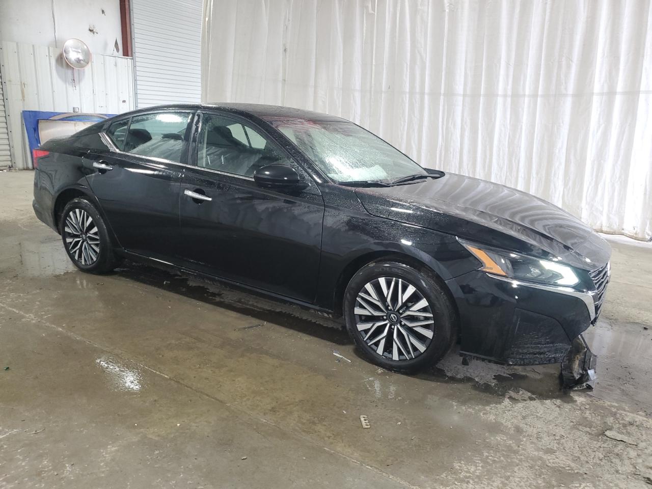 2024 Nissan Altima - Image 4