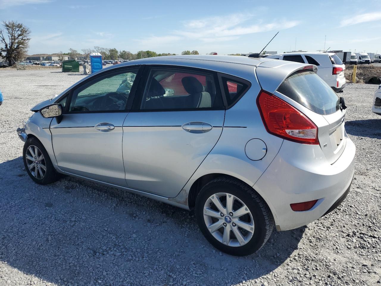 2011 Ford Fiesta - Image 2