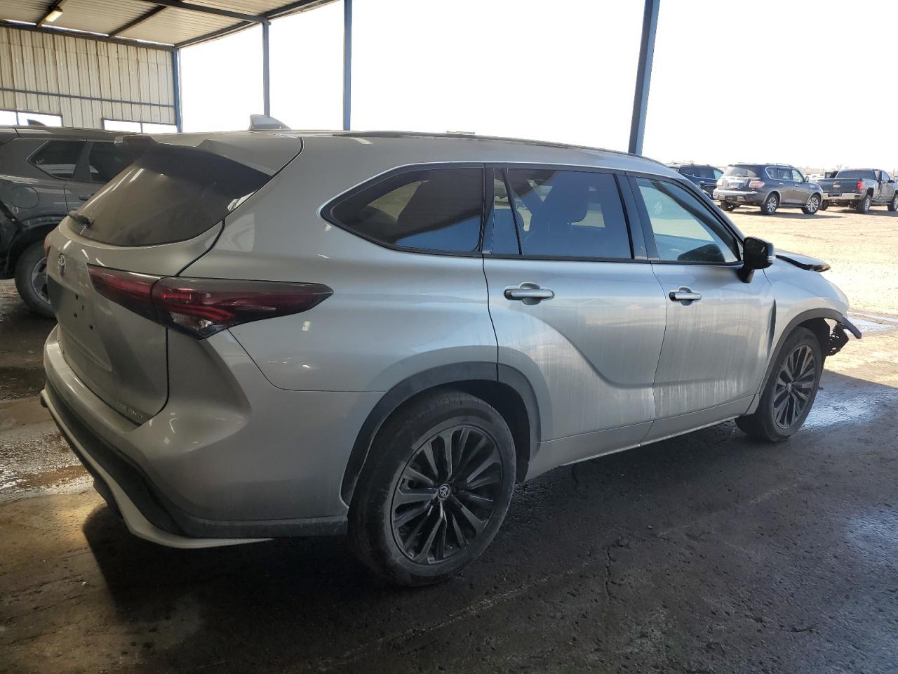 2024 Toyota Highlander - Image 3