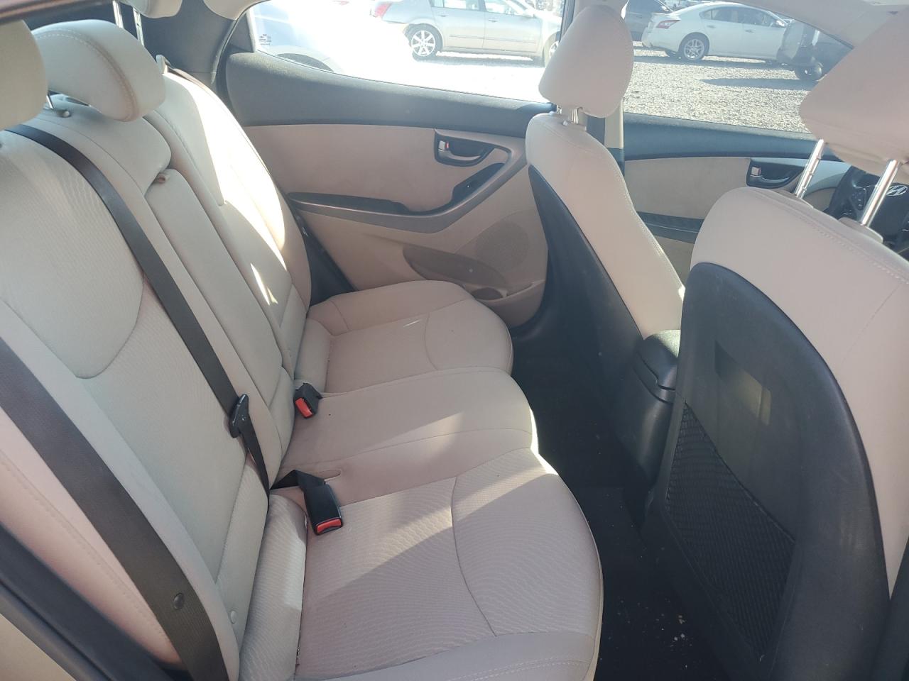 2014 Hyundai Elantra - Image 10