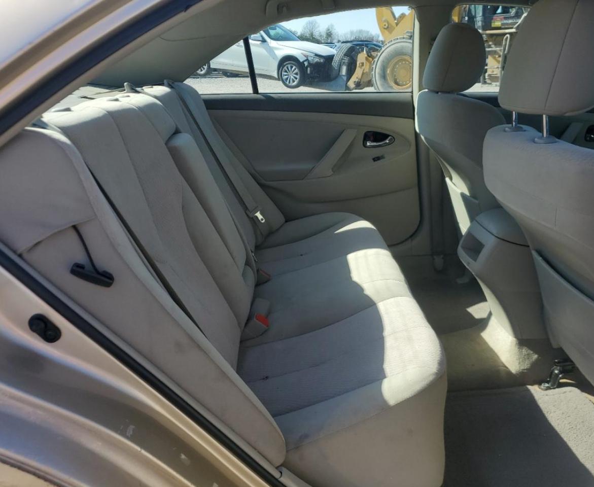 2011 Toyota Camry - Image 10