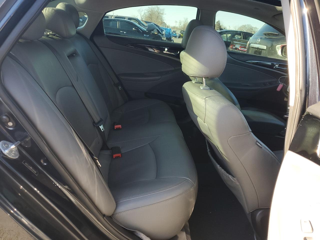 2012 Hyundai Sonata - Image 11
