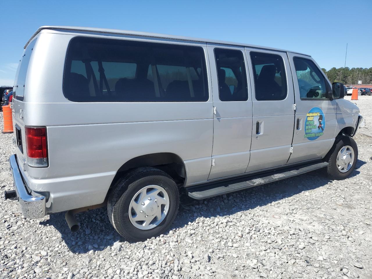 2013 Ford Econoline - Image 3