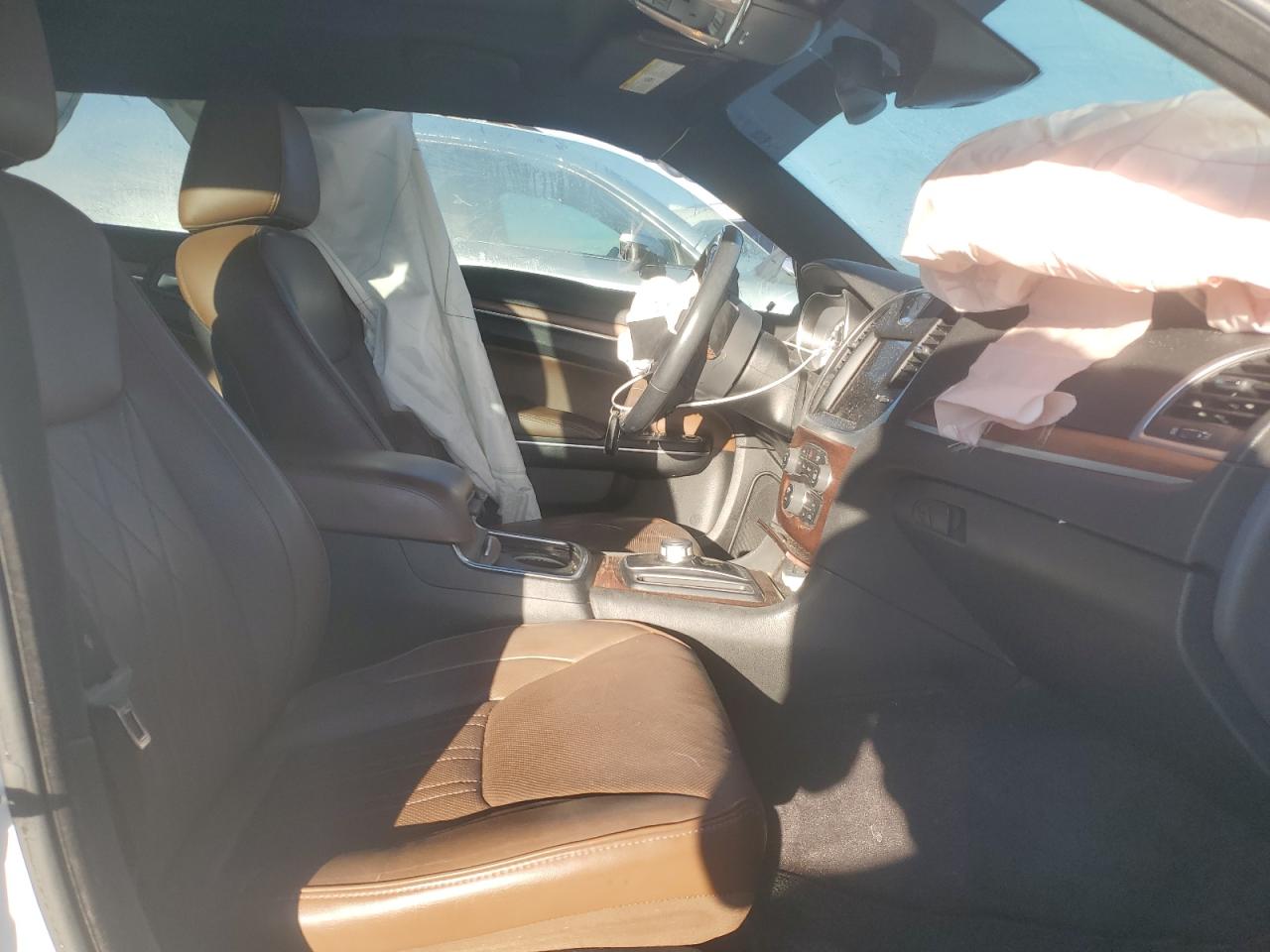 2018 Chrysler 300 - Image 7