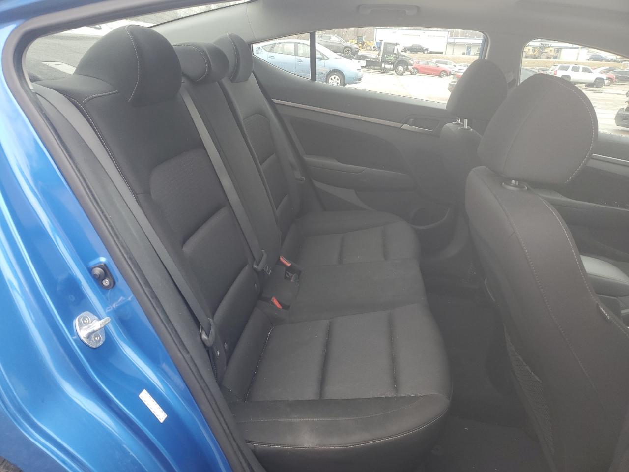 2017 Hyundai Elantra - Image 10