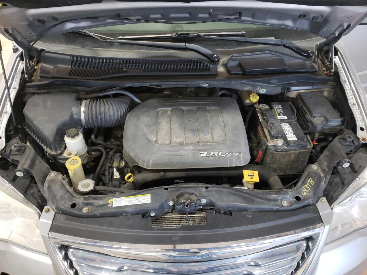 2013 Chrysler Town & Country - Image 12