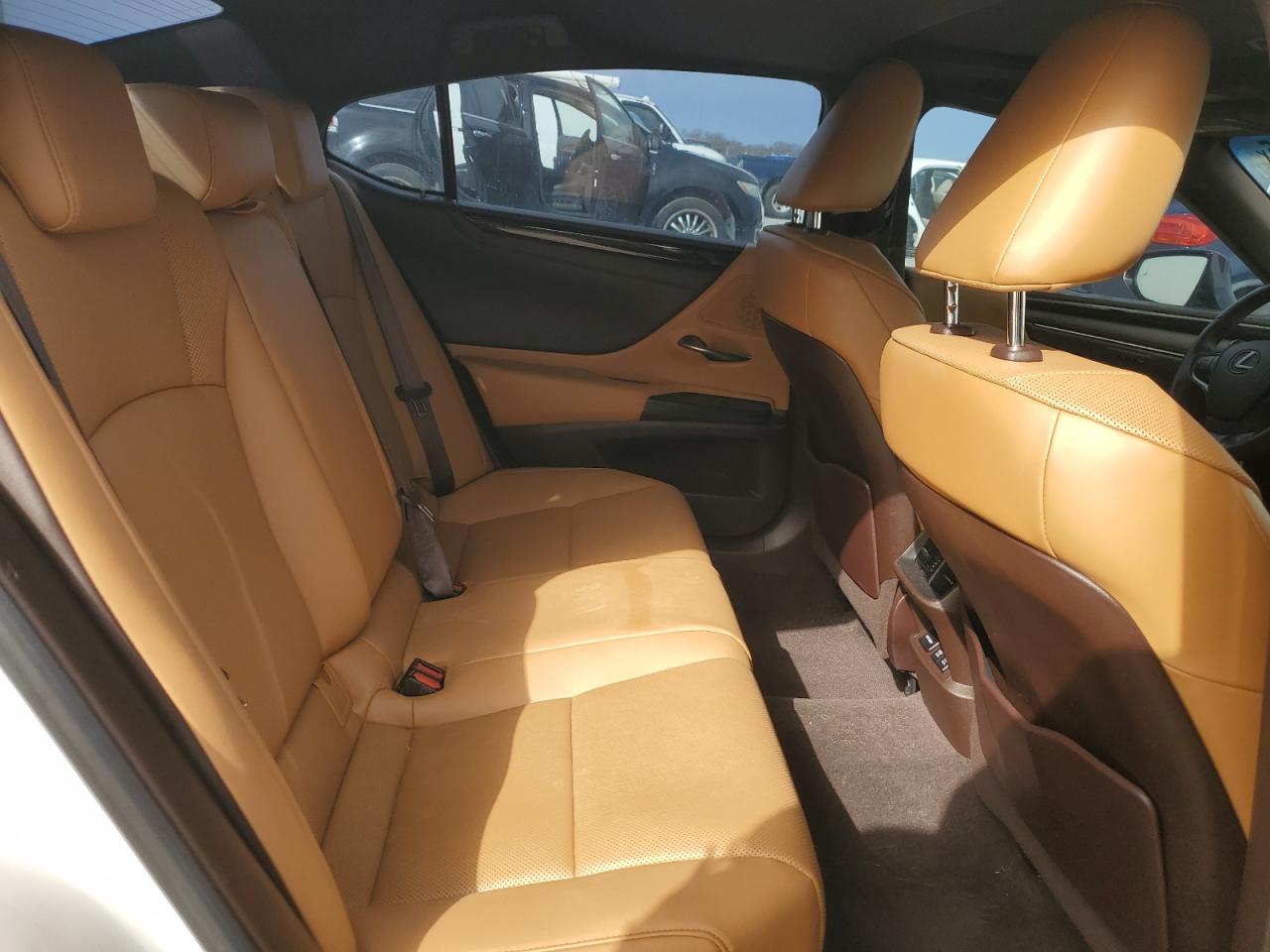 2020 Lexus ES - Image 10