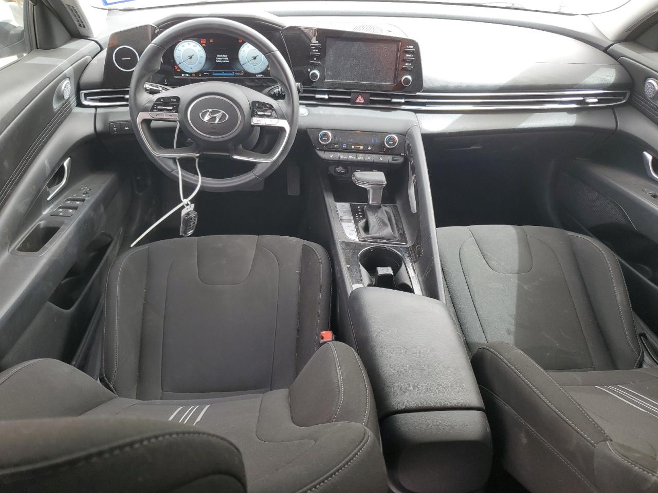 2022 Hyundai Elantra - Image 8