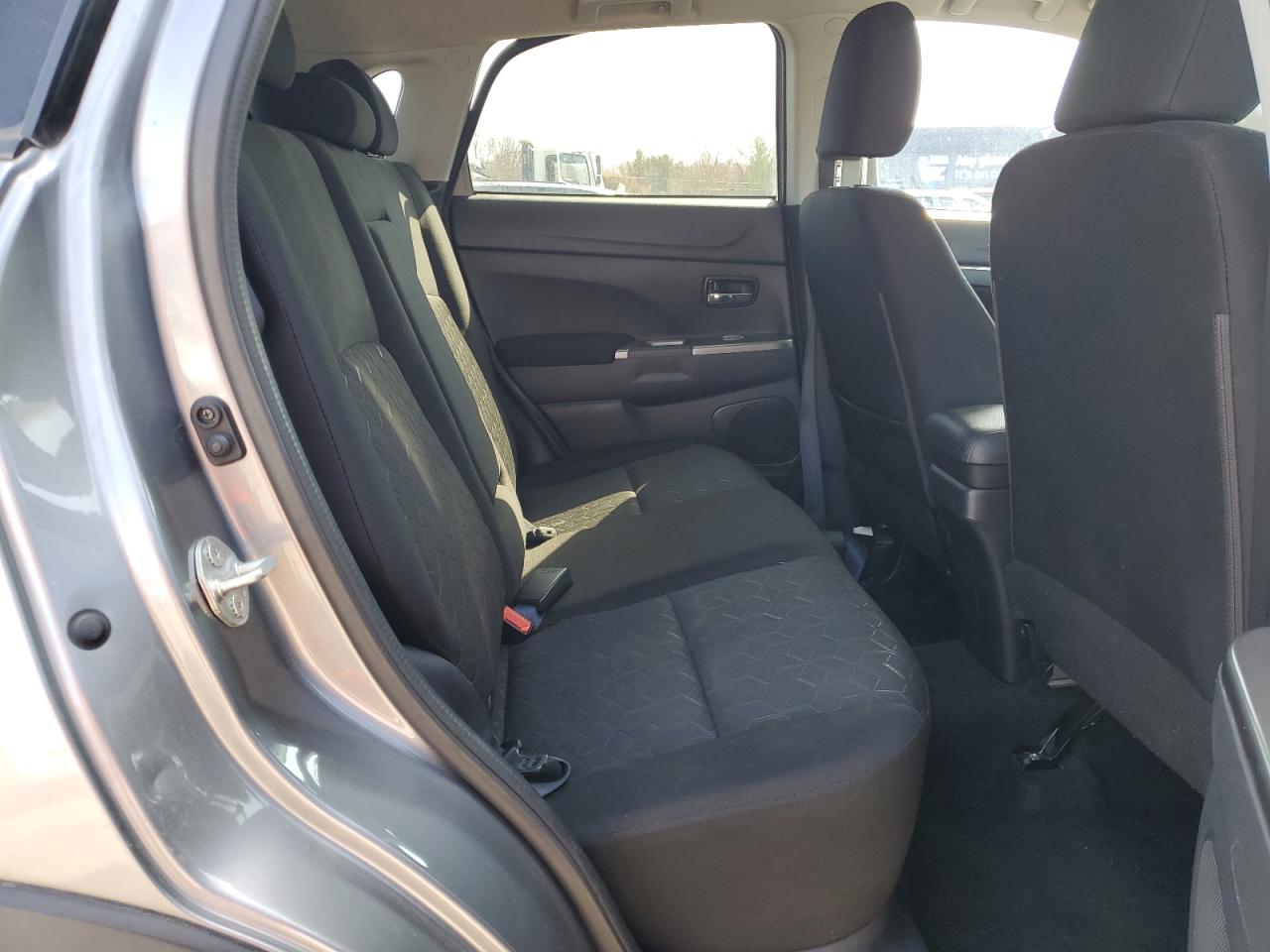 2021 Mitsubishi Outlander - Image 11