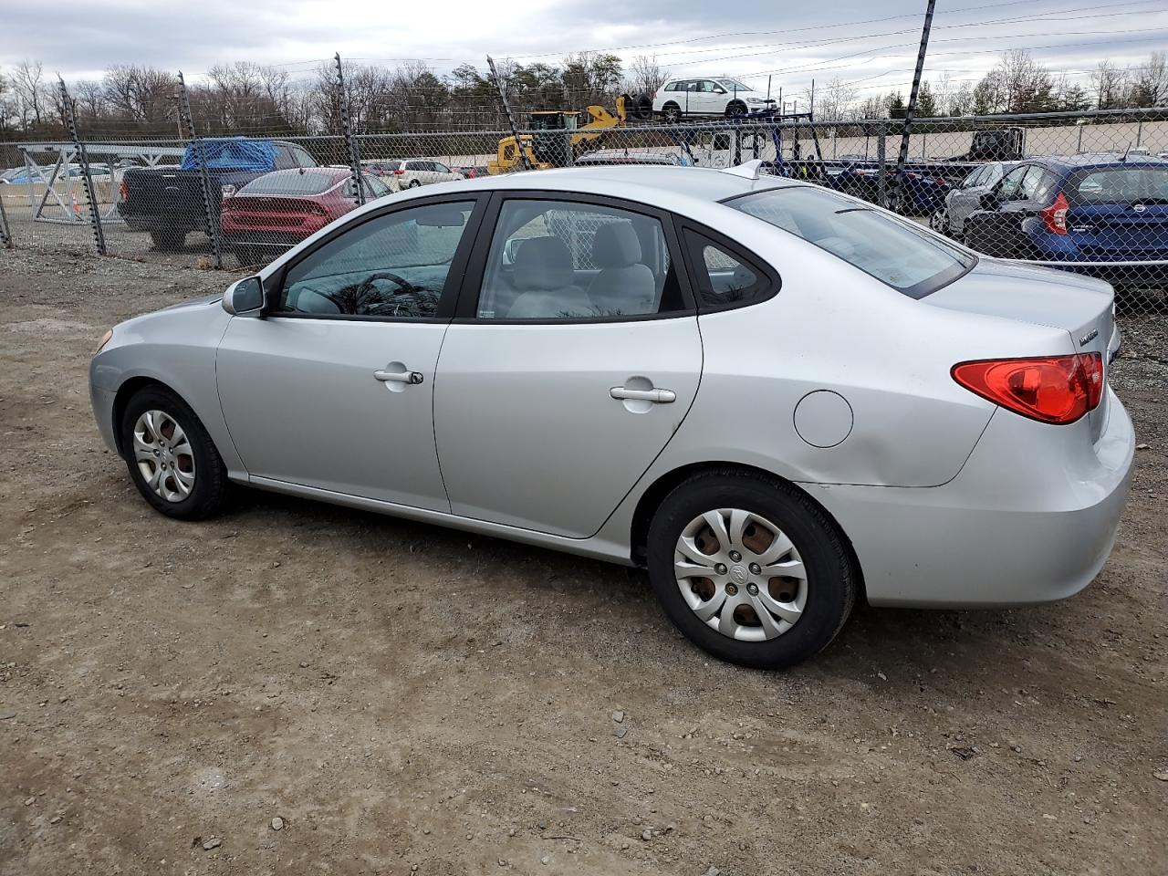 2010 Hyundai Elantra - Image 2