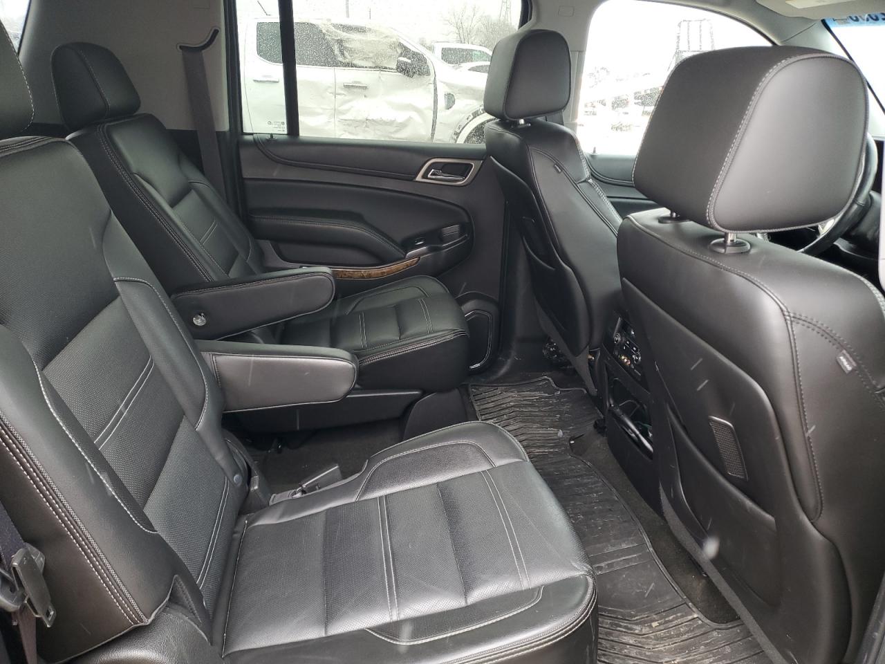2016 GMC Yukon - Image 11