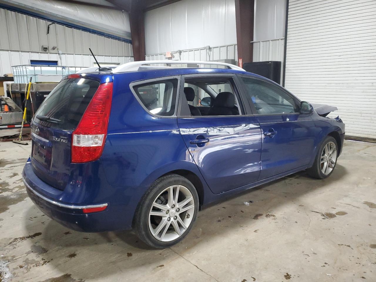2012 Hyundai Elantra - Image 3