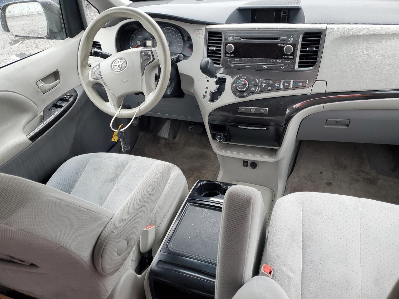 2013 Toyota Sienna - Image 8