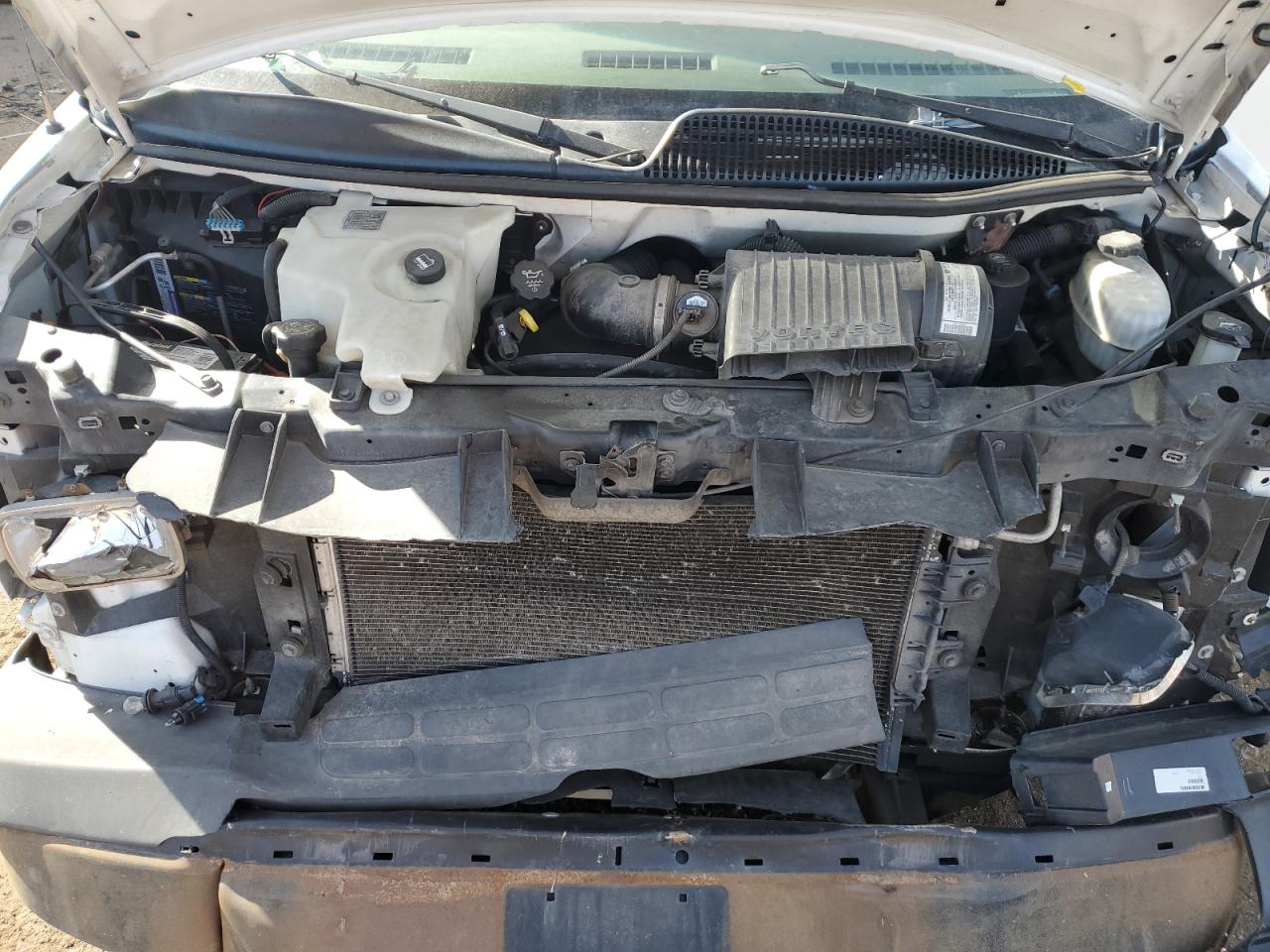 2005 Chevrolet Express - Image 11