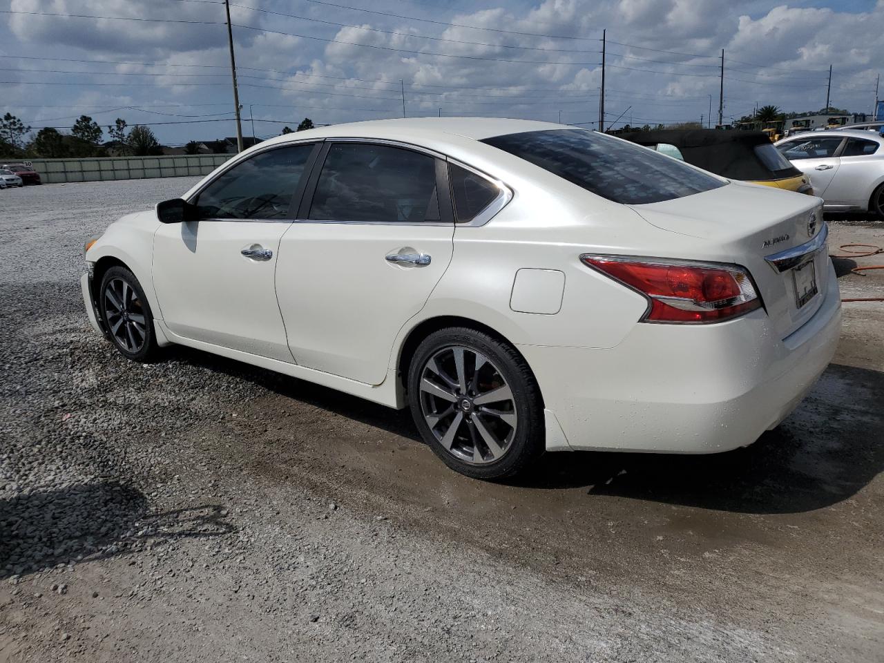 2015 Nissan Altima - Image 2