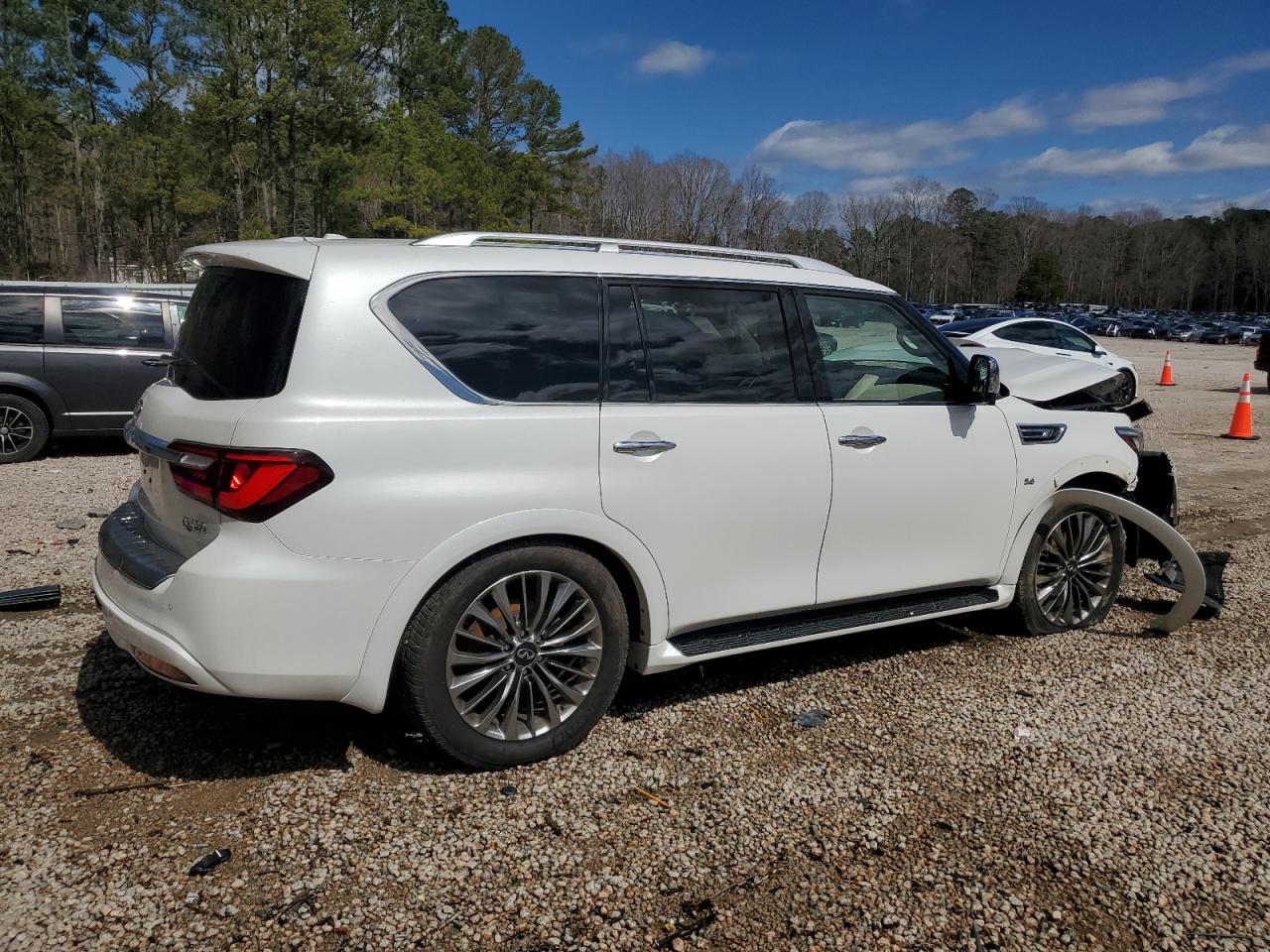 2018 Infiniti QX80 - Image 3