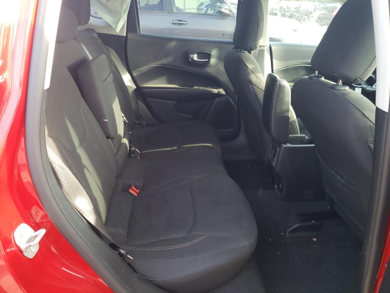 2018 Jeep Compass - Image 11