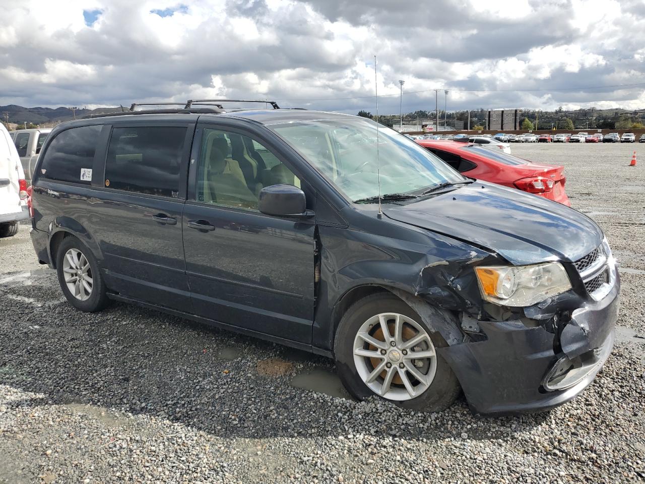 2014 Dodge Caravan - Image 4