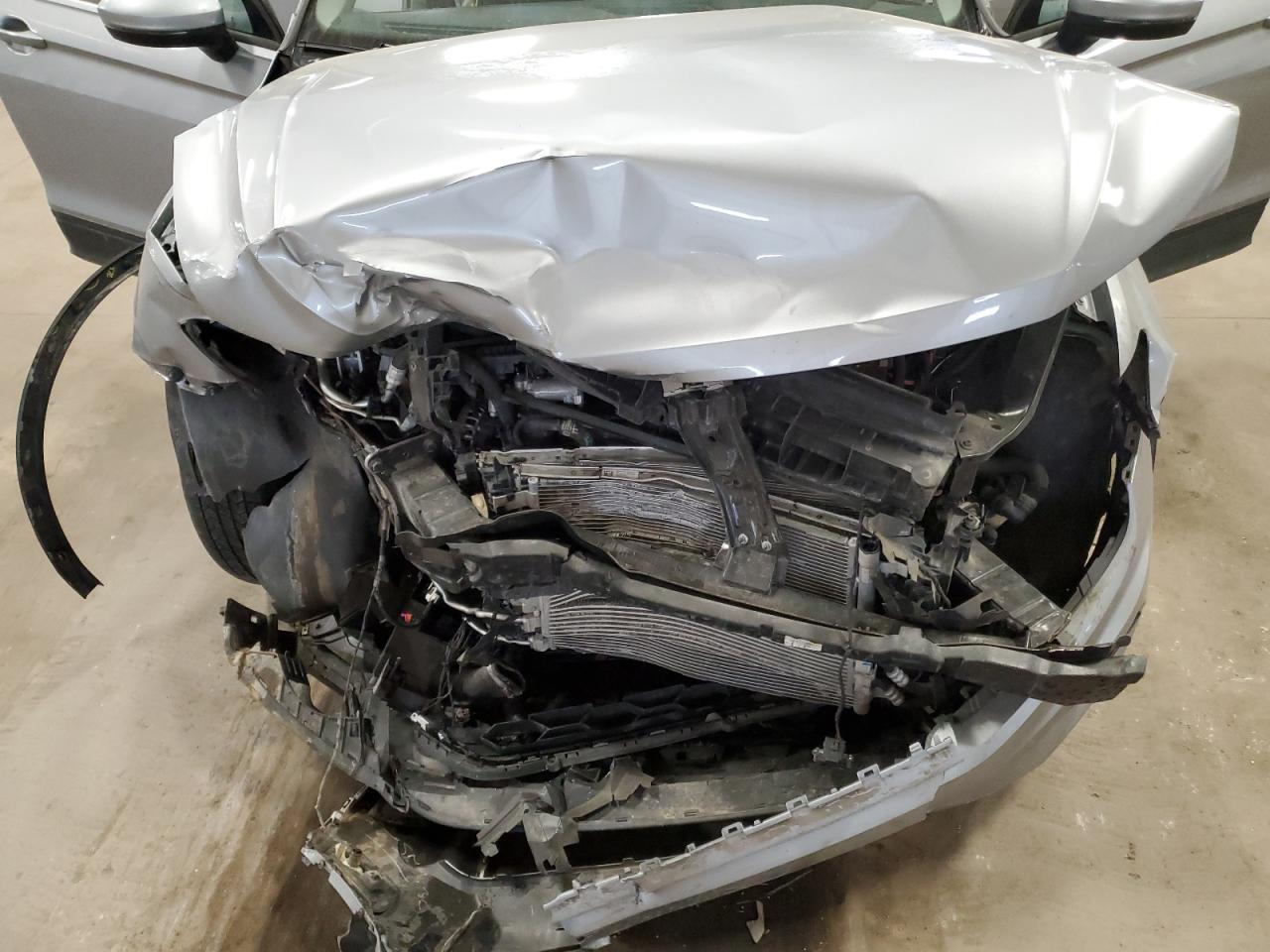 2021 Volkswagen Tiguan - Image 14