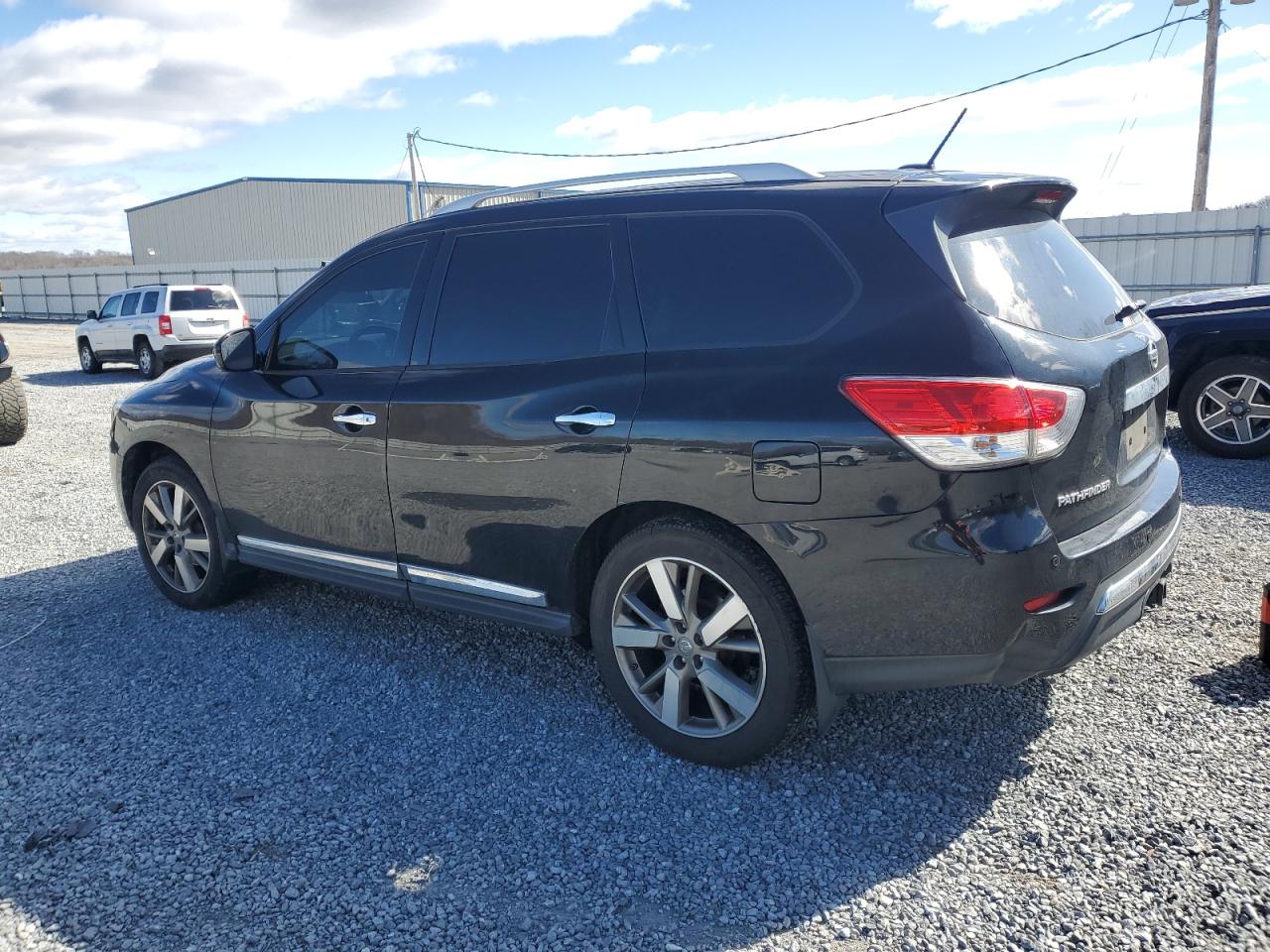 2014 Nissan Pathfinder - Image 2