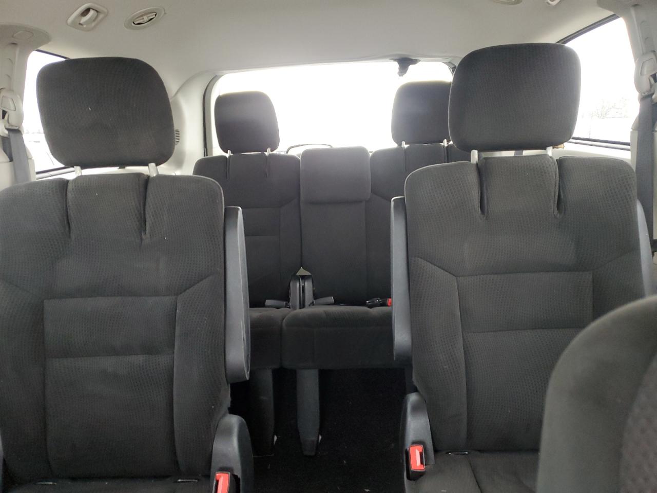 2016 Dodge Caravan - Image 10