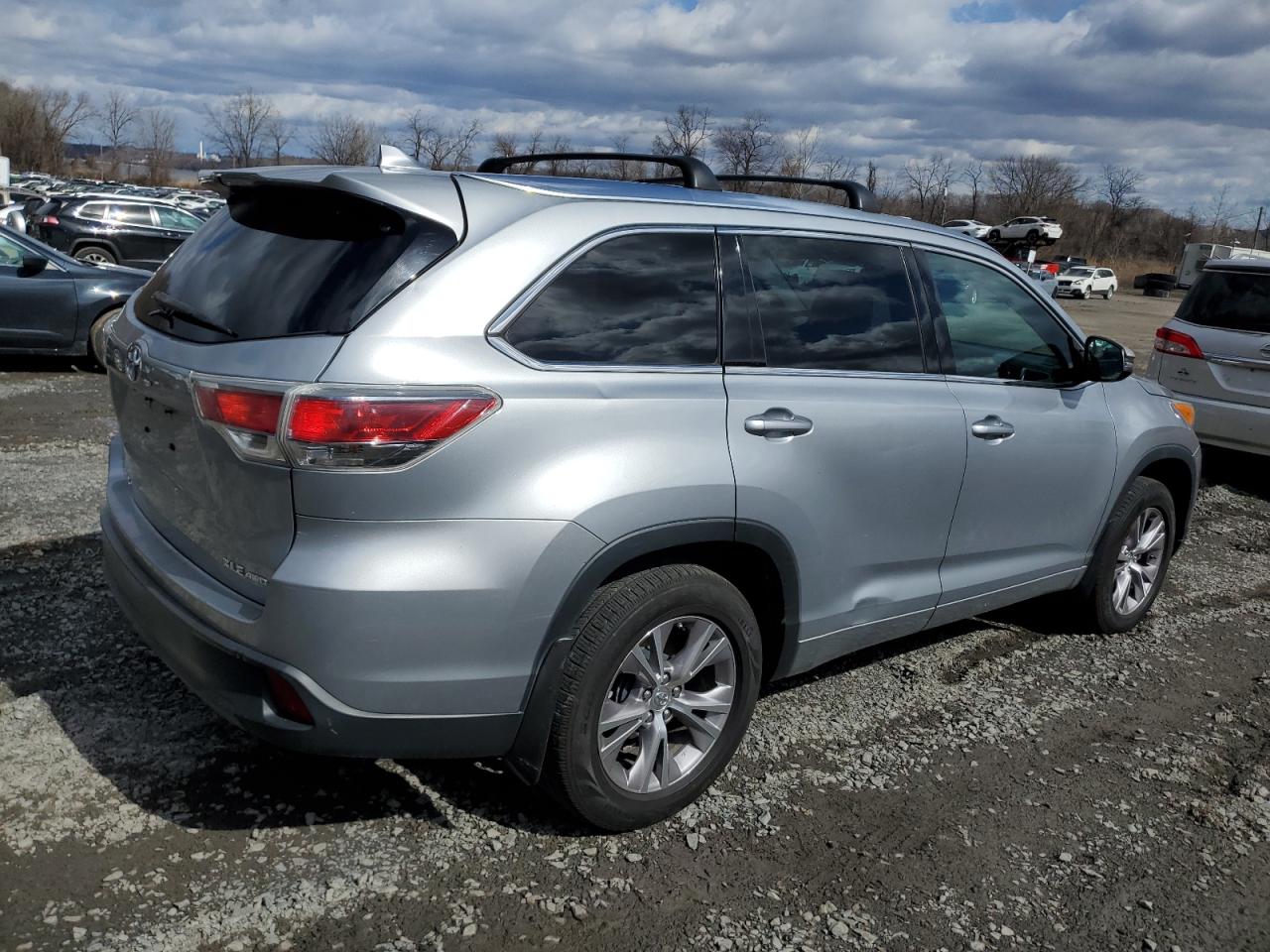 2014 Toyota Highlander - Image 3