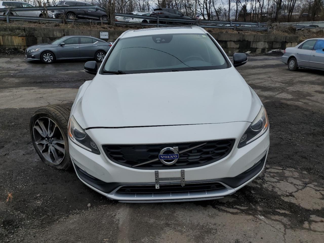 2016 Volvo V60 - Image 5