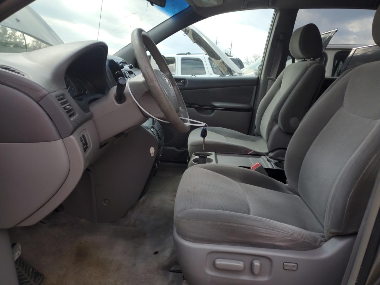 2005 Toyota Sienna - Image 7