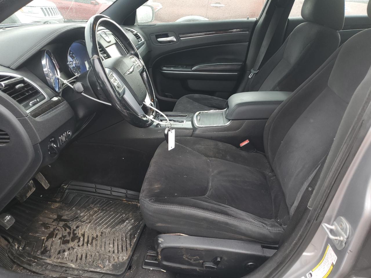 2011 Chrysler 300 - Image 7