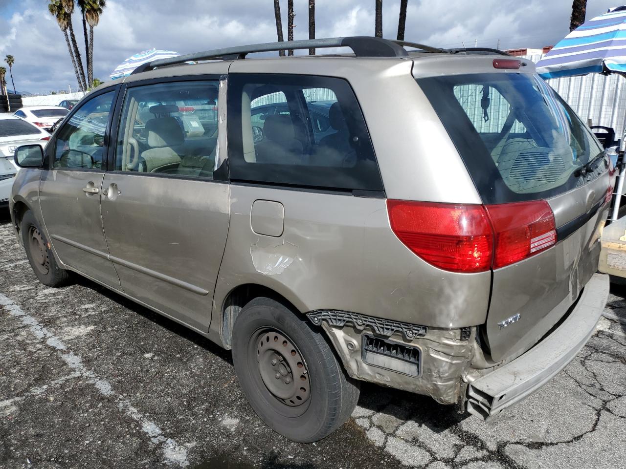 2005 Toyota Sienna - Image 2