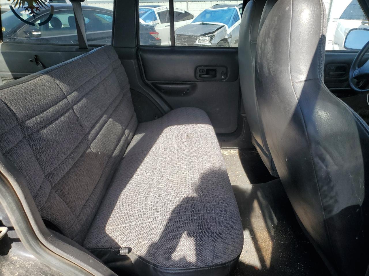 1999 Jeep Grand Cherokee - Image 11