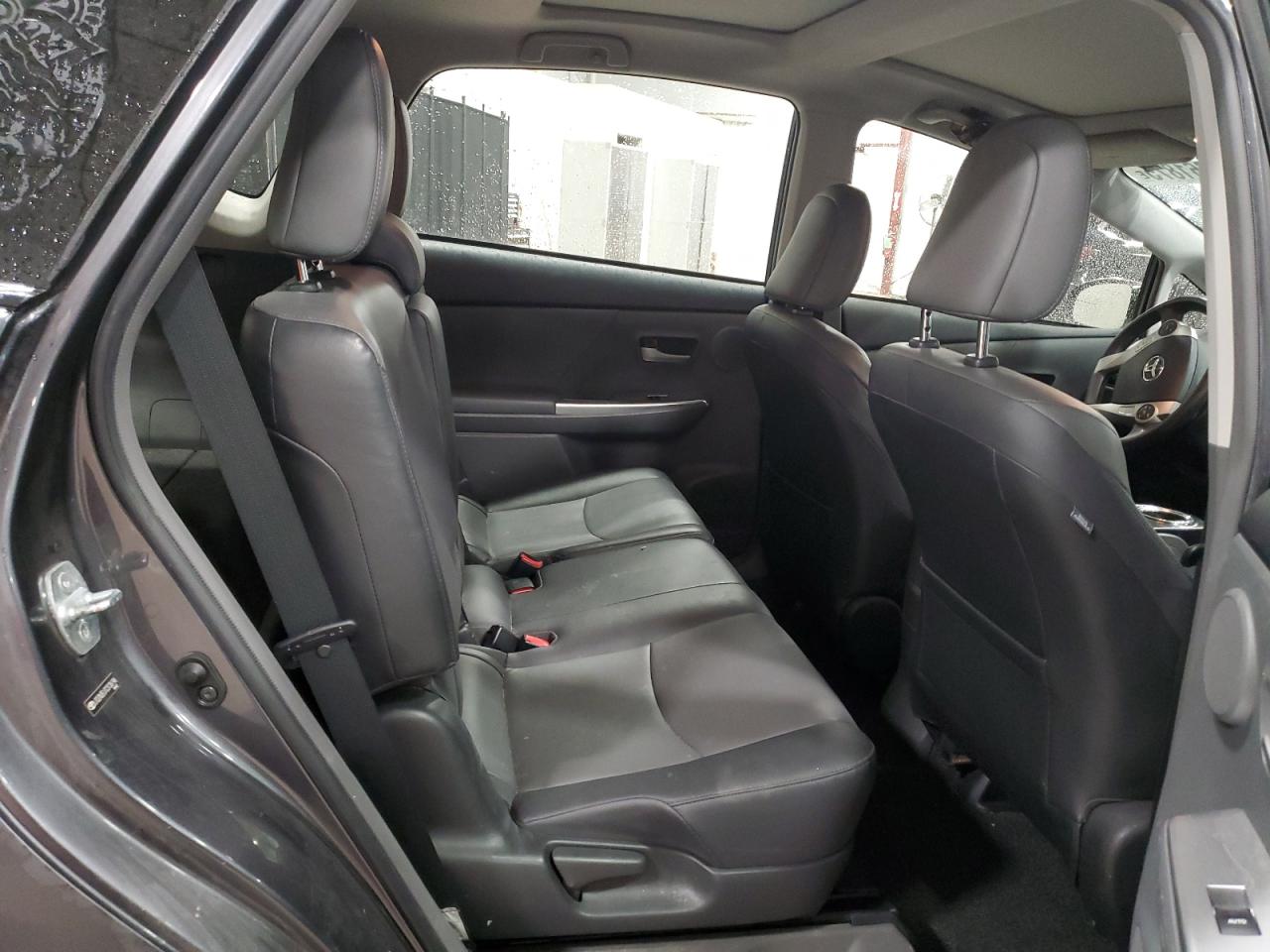 2012 Toyota Prius - Image 11