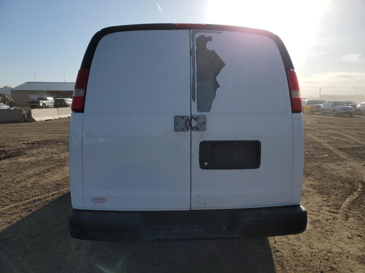 2009 Chevrolet Express - Image 6
